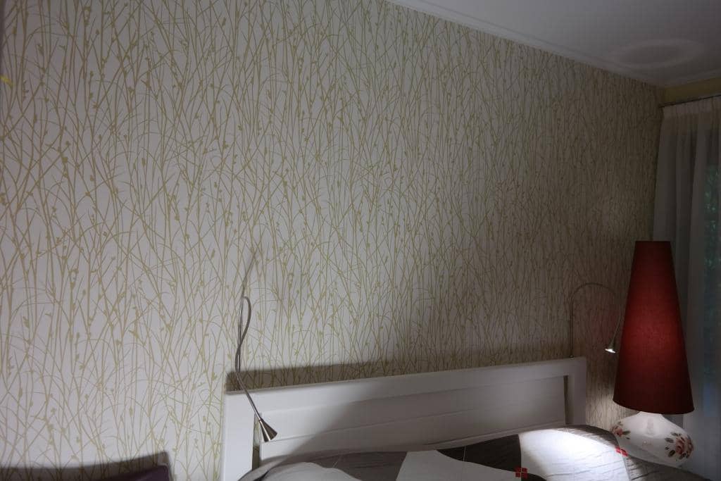 Tapezierarbeiten im Schlafzimmer - Malermeister A. Plank München